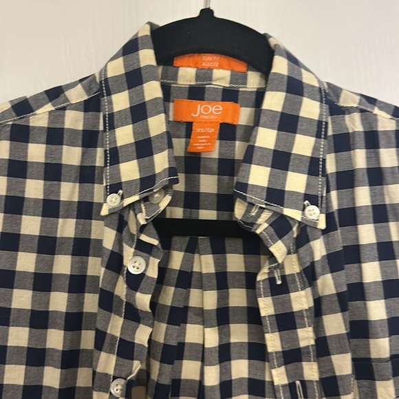 Short sleeve button down - Picture 2 of 4